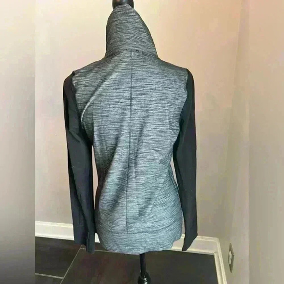 Lululemon Size 6 Jacket Daily Yoga  Denim Polar Haze Black Style W4A54S Pockets - Picture 7 of 7